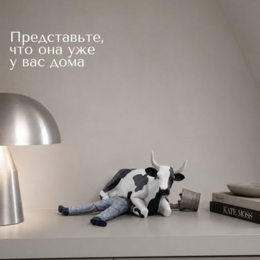 Декоративная статуэтка Cow Sitting on Man - M ( 15*10 см)