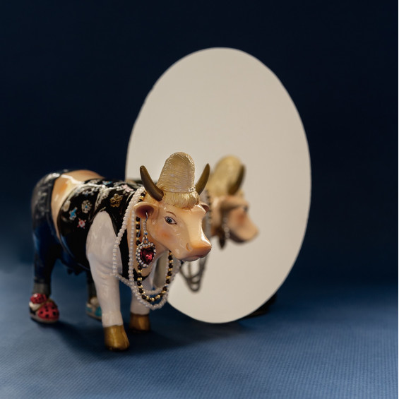 Декоративная статуэтка Queen Cow Ceasar