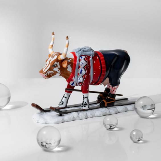 Декоративная статуэтка The Ski Cow aka Loypelin Lauslam